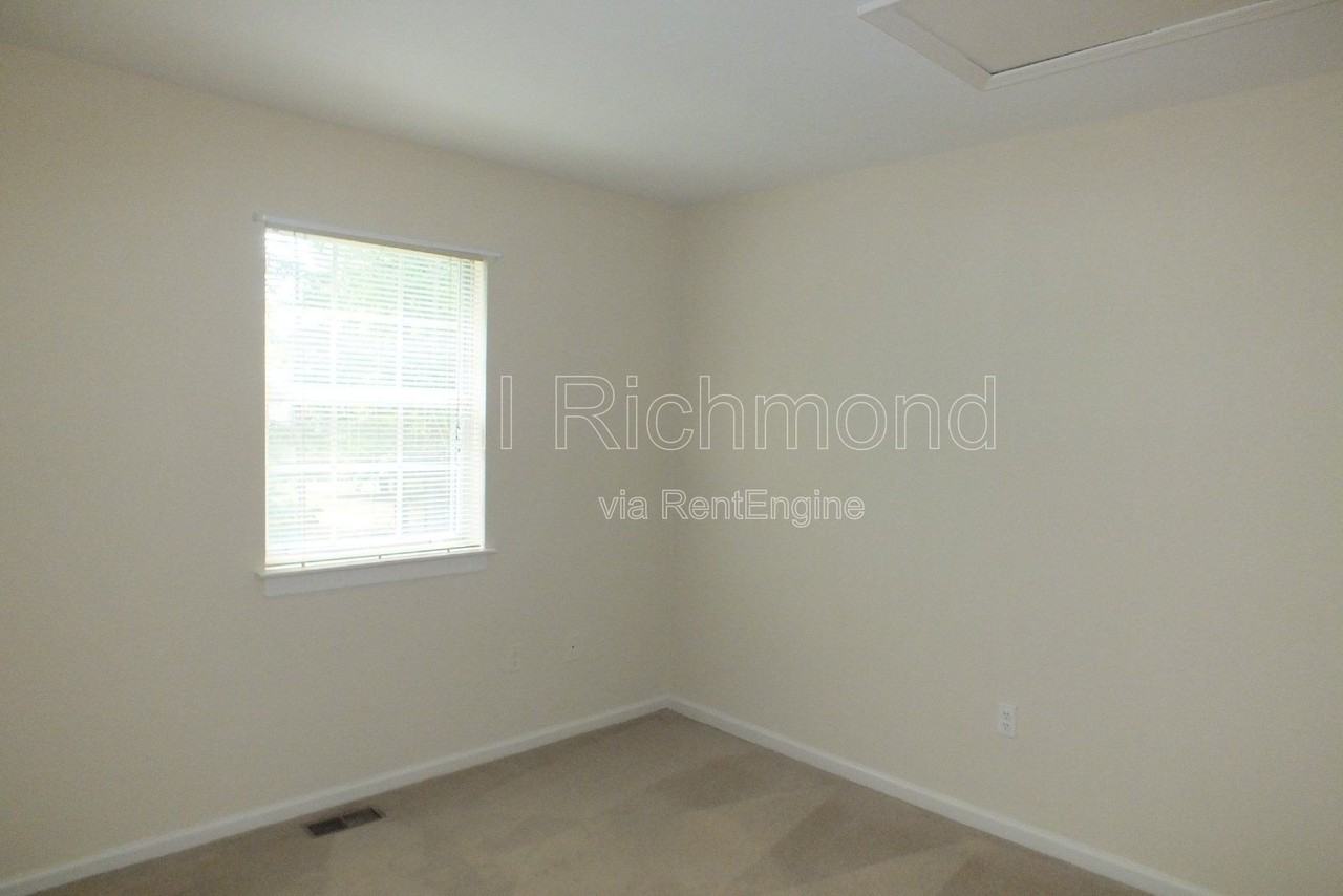 1623 Congressional Ct - Photo 7 of 8