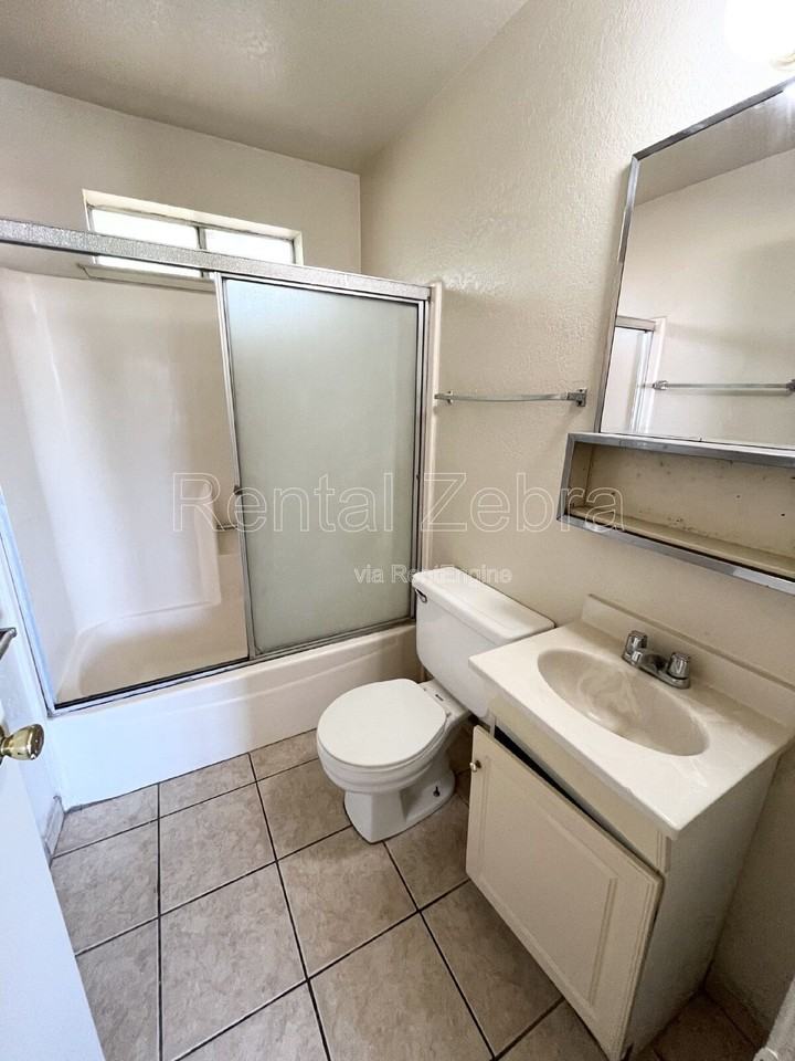 1114 I St - Photo 4 of 5