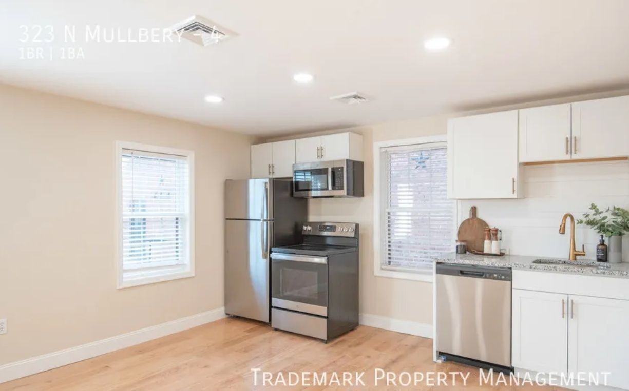 323 N Mulberry St #4 - Photo 3 of 17