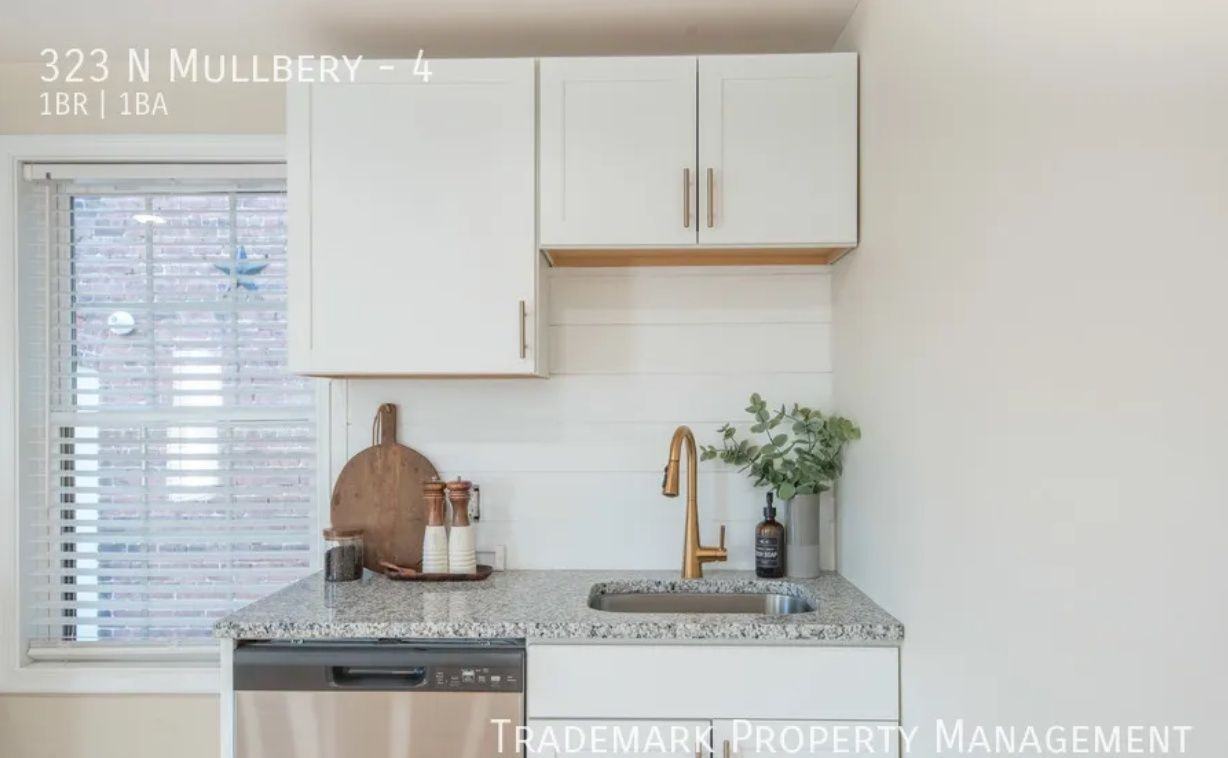 323 N Mulberry St #4 - Photo 5 of 17