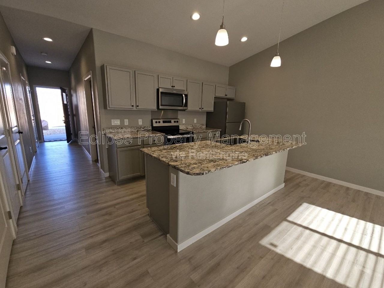 507 Crestone Ave - Photo 3 of 16