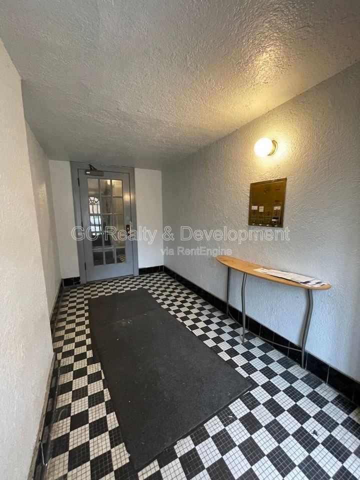 7512 N Claremont Ave #2 - Photo 5 of 23