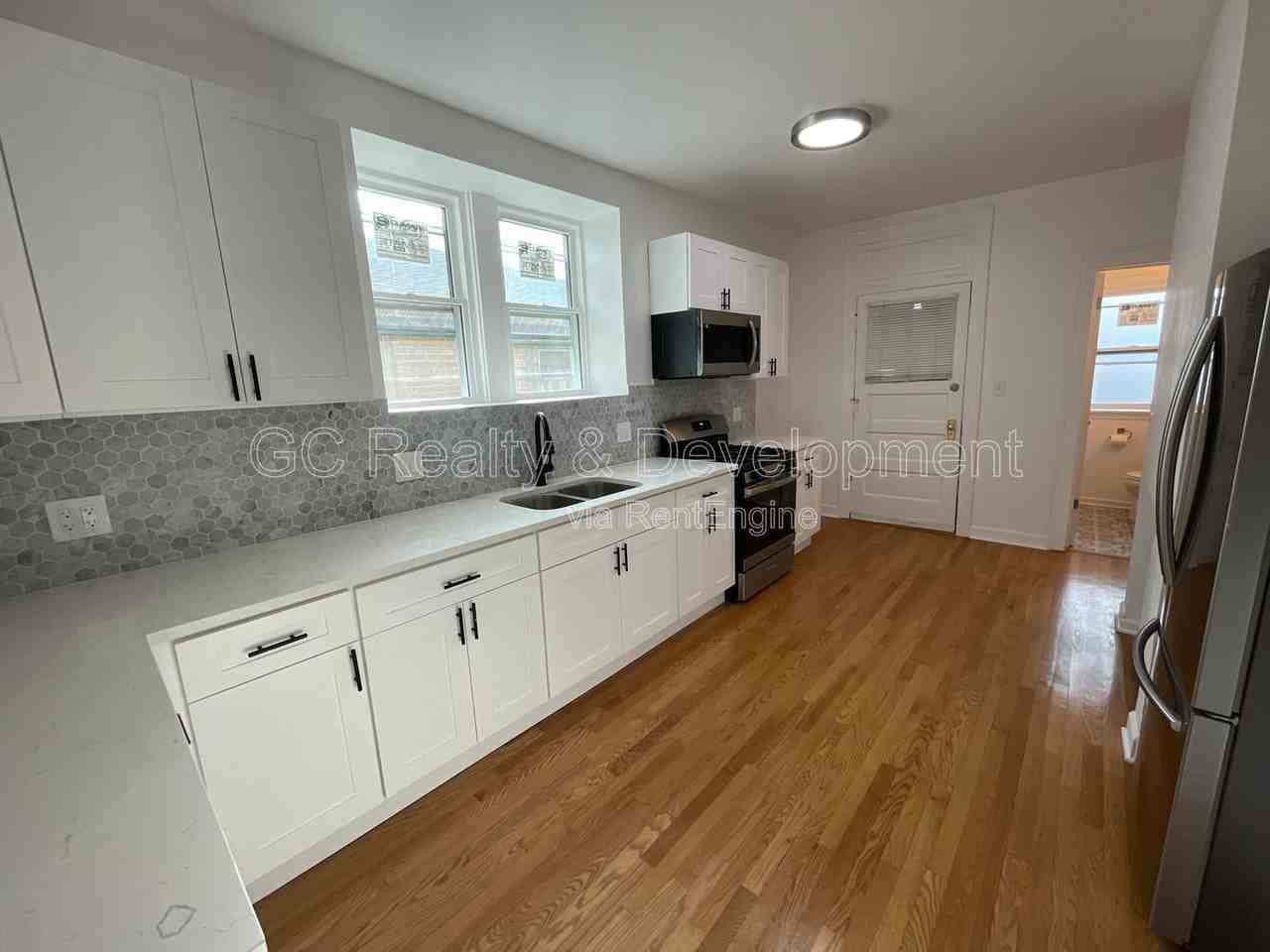 7512 N Claremont Ave #2 - Photo 2 of 23