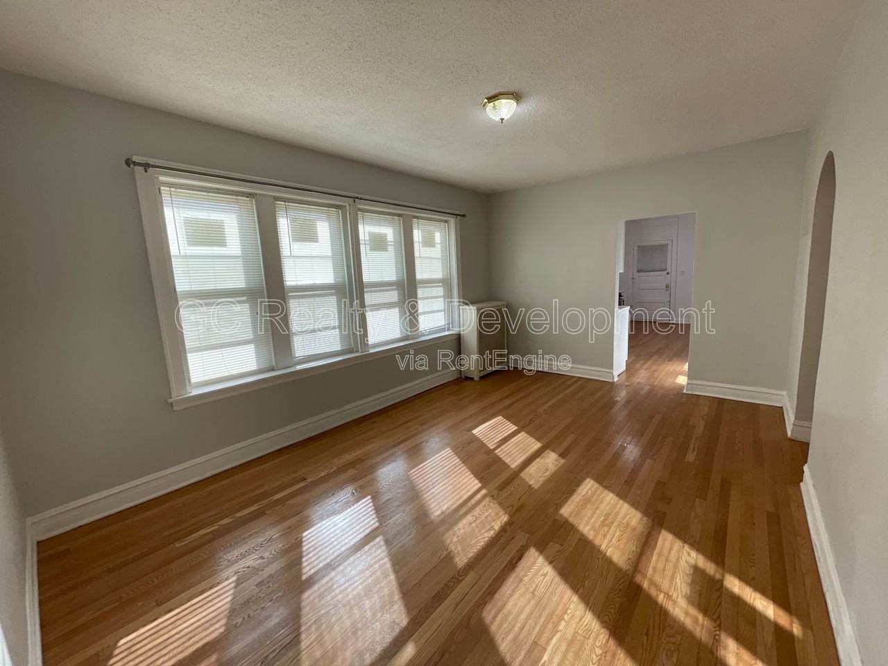 7512 N Claremont Ave #2 - Photo 4 of 23