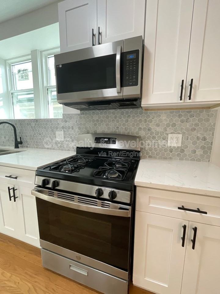 7512 N Claremont Ave #2 - Photo 7 of 23