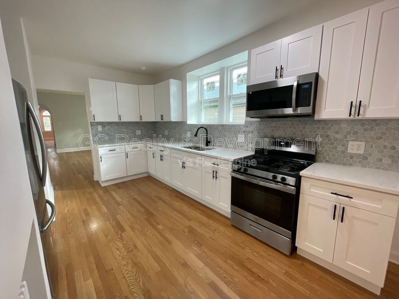 7512 N Claremont Ave #2 - Photo 6 of 23