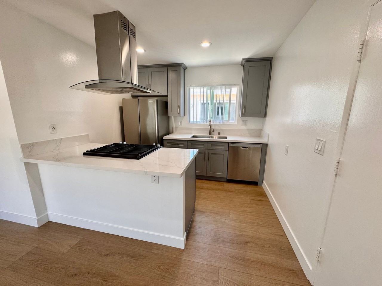 1808 MacKay Ln - Photo 2 of 41