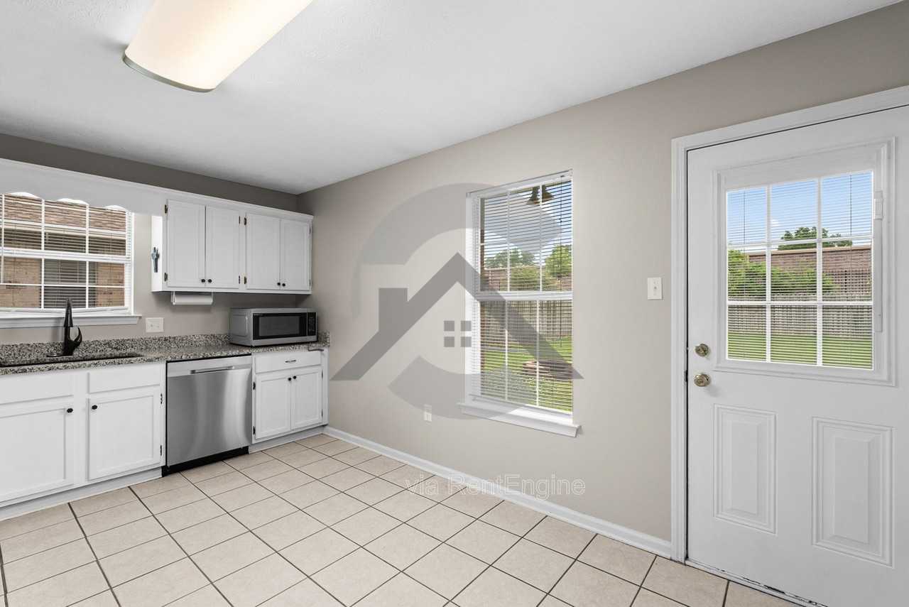 3970 Gabrial Dr - Photo 4 of 13