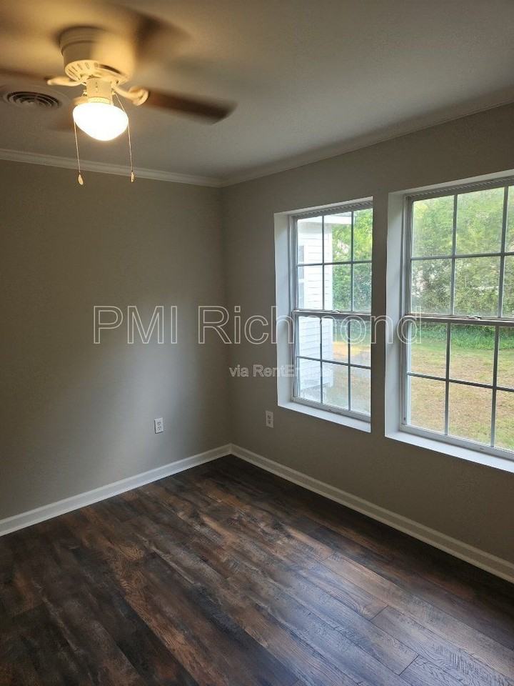 8037 Varina Rd - Photo 5 of 17