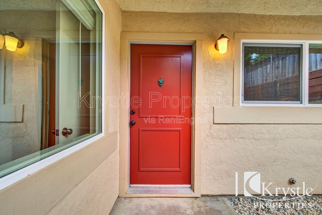 407 Jordan St - Photo 7 of 26