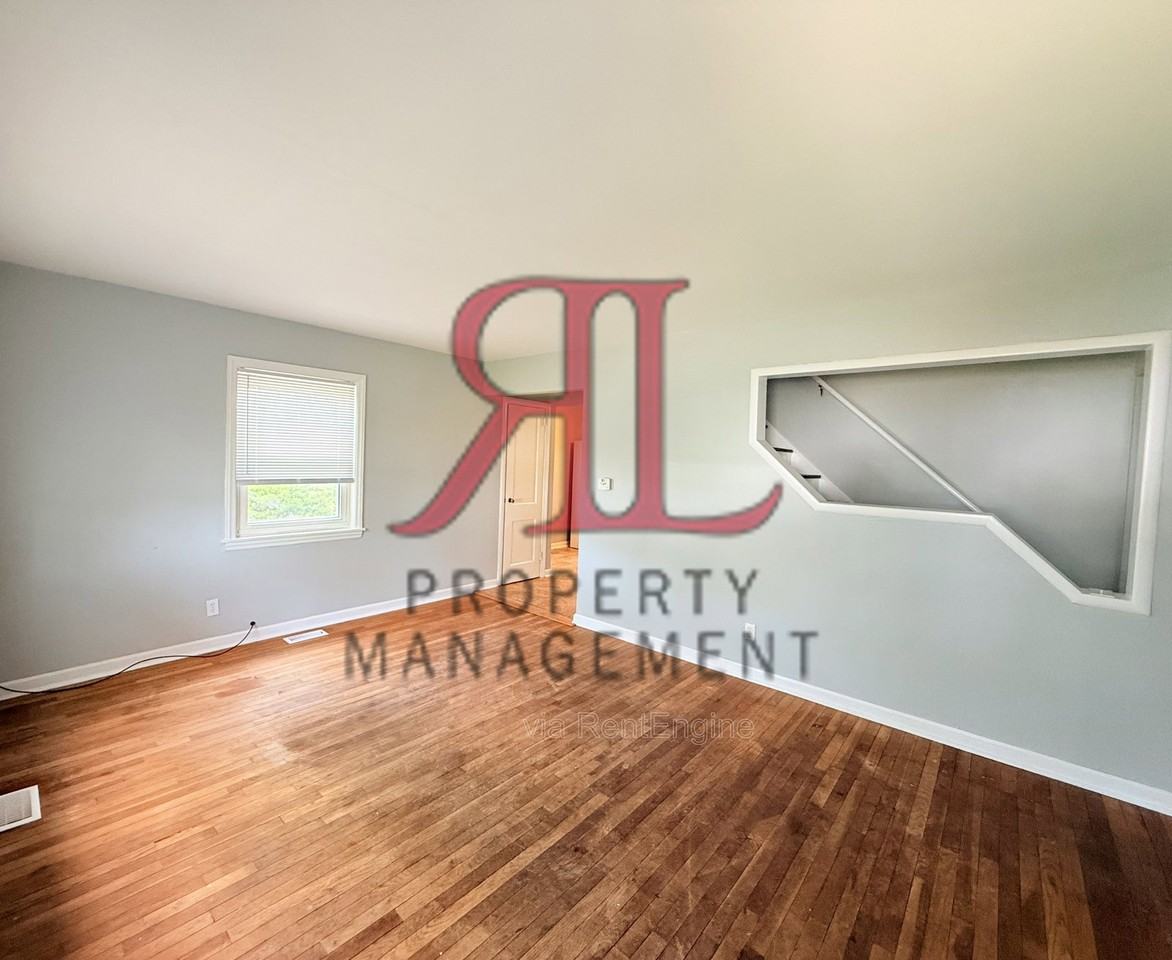 1011 Mohican Ave - Photo 2 of 16