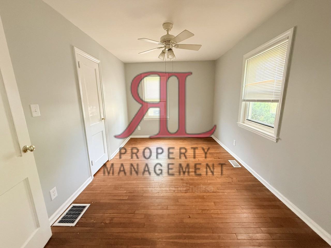 1011 Mohican Ave - Photo 3 of 16