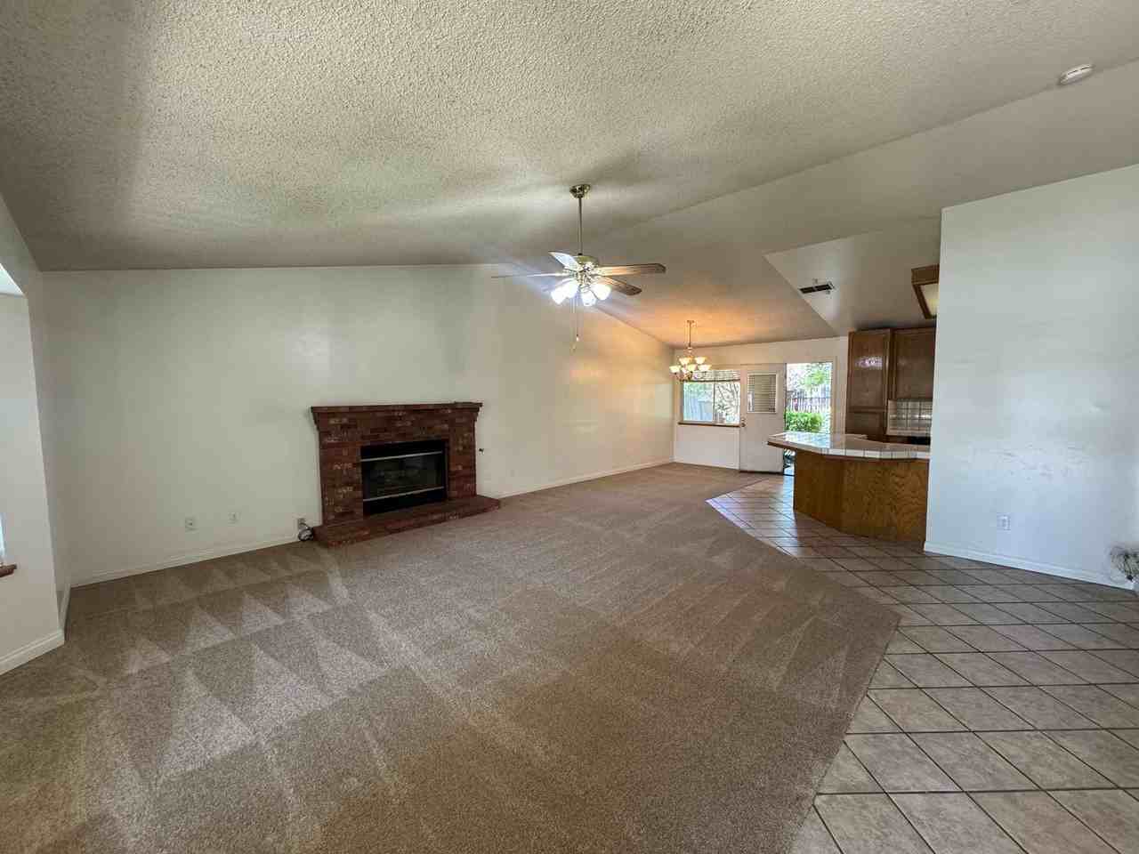 2609 Violet Ct - Photo 2 of 10