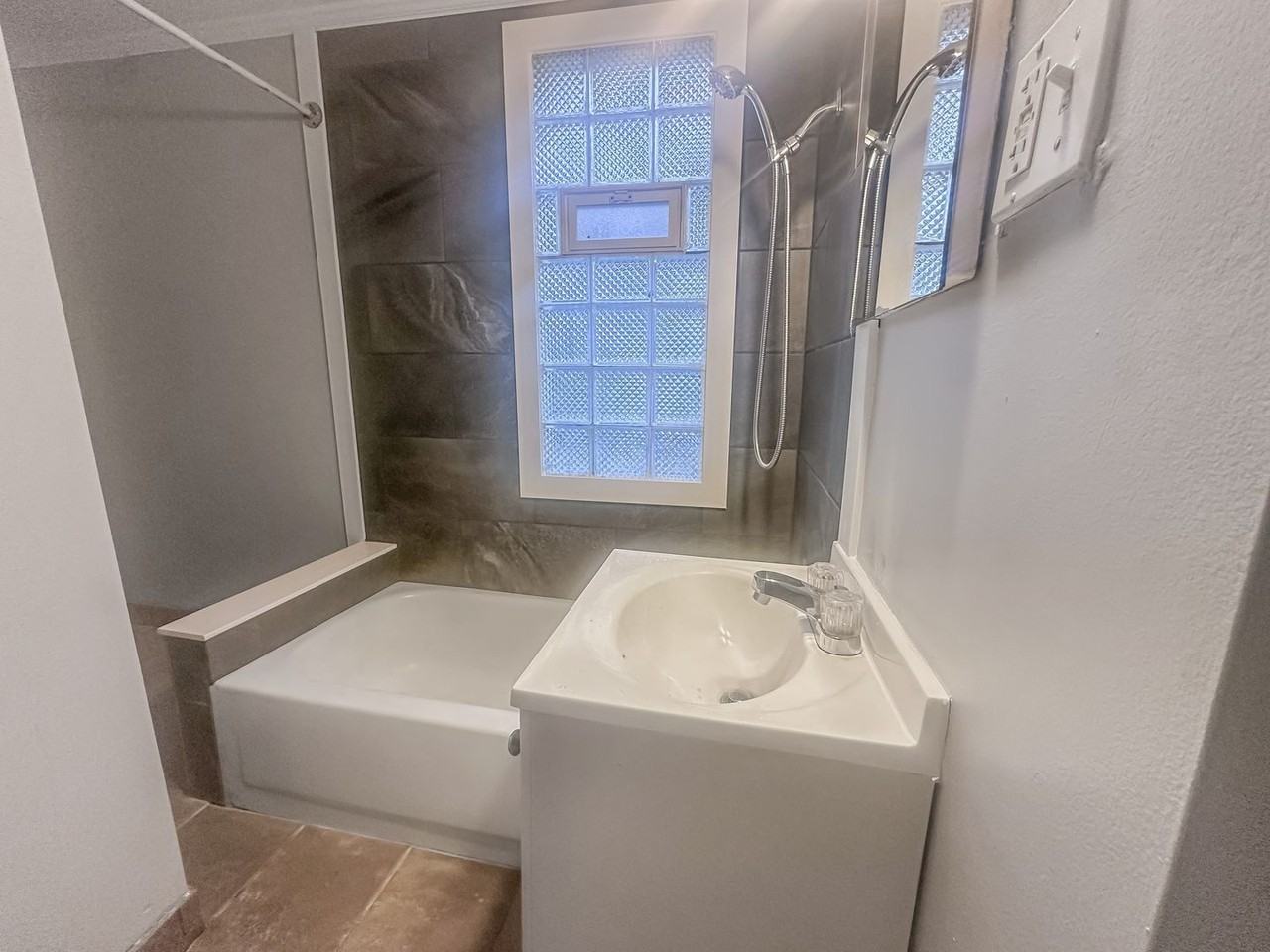 41 Caledonia St Ne #1 - Photo 6 of 9