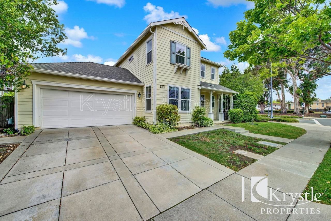 300 Poplar Ave - Photo 4 of 32