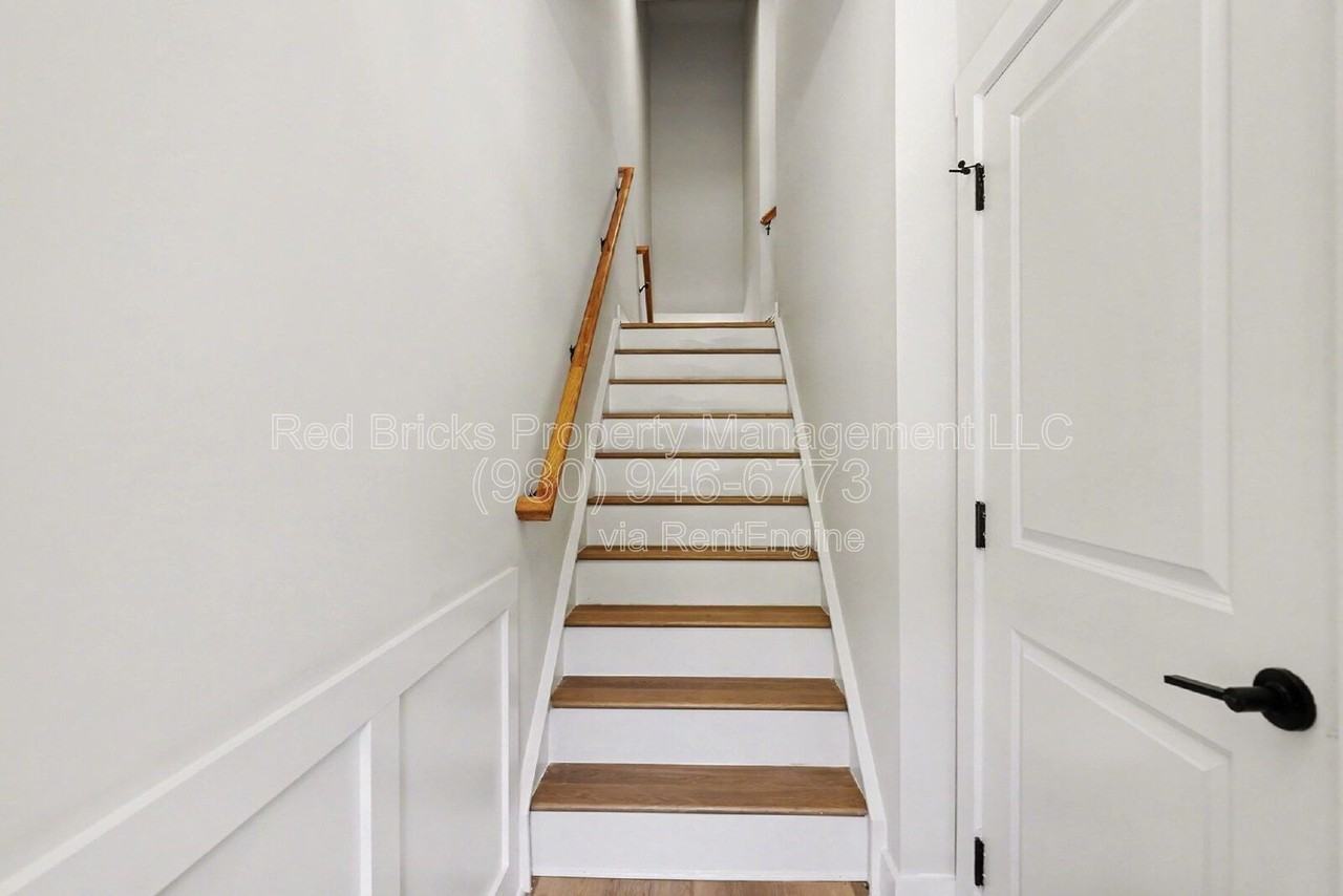 7920 Sansom Cir - Photo 7 of 29