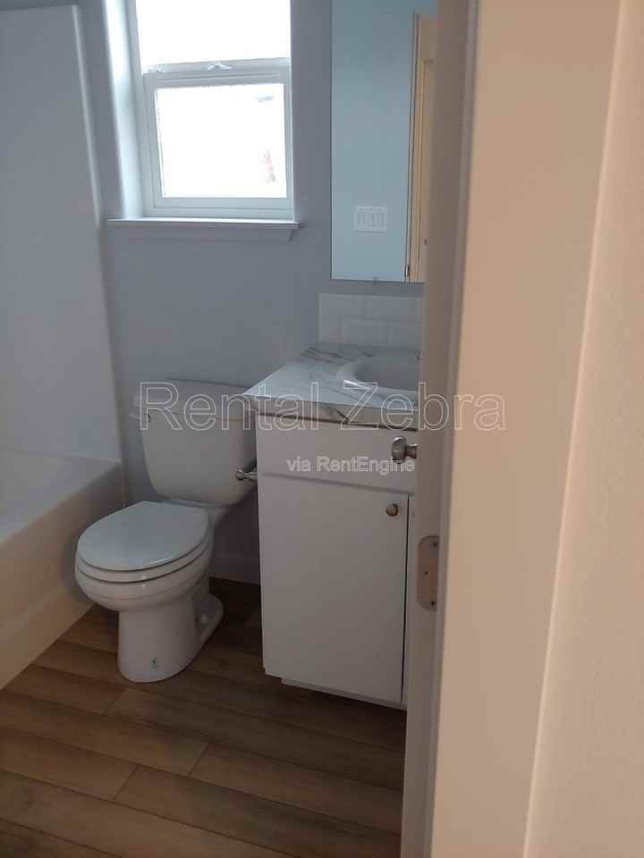 2044 Nw 11th St #2044 - Photo 5 of 10