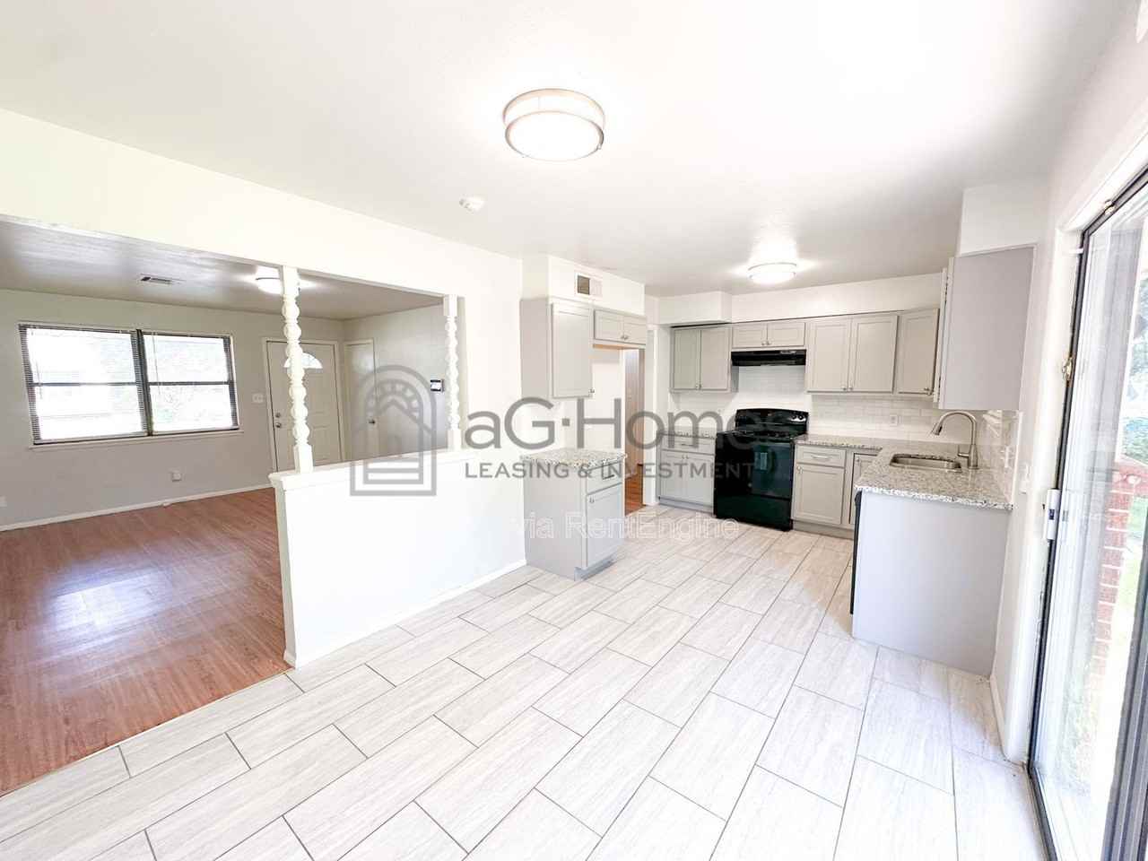 4722 Se 27th St - Photo 6 of 19