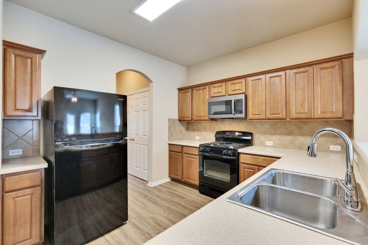 7405 Montezuma St - Photo 5 of 50