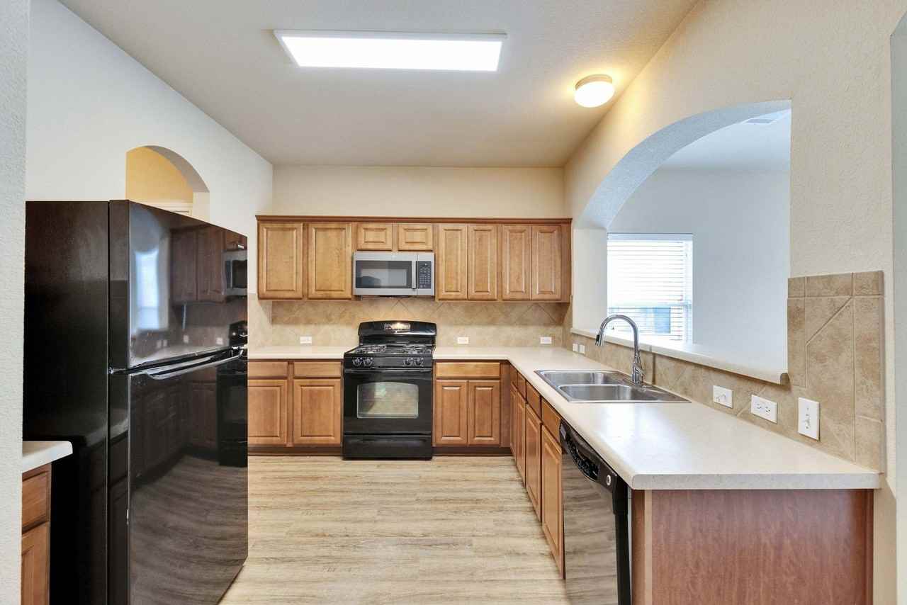 7405 Montezuma St - Photo 6 of 50