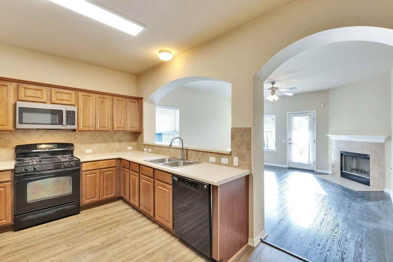 7405 Montezuma St - Photo 7 of 50