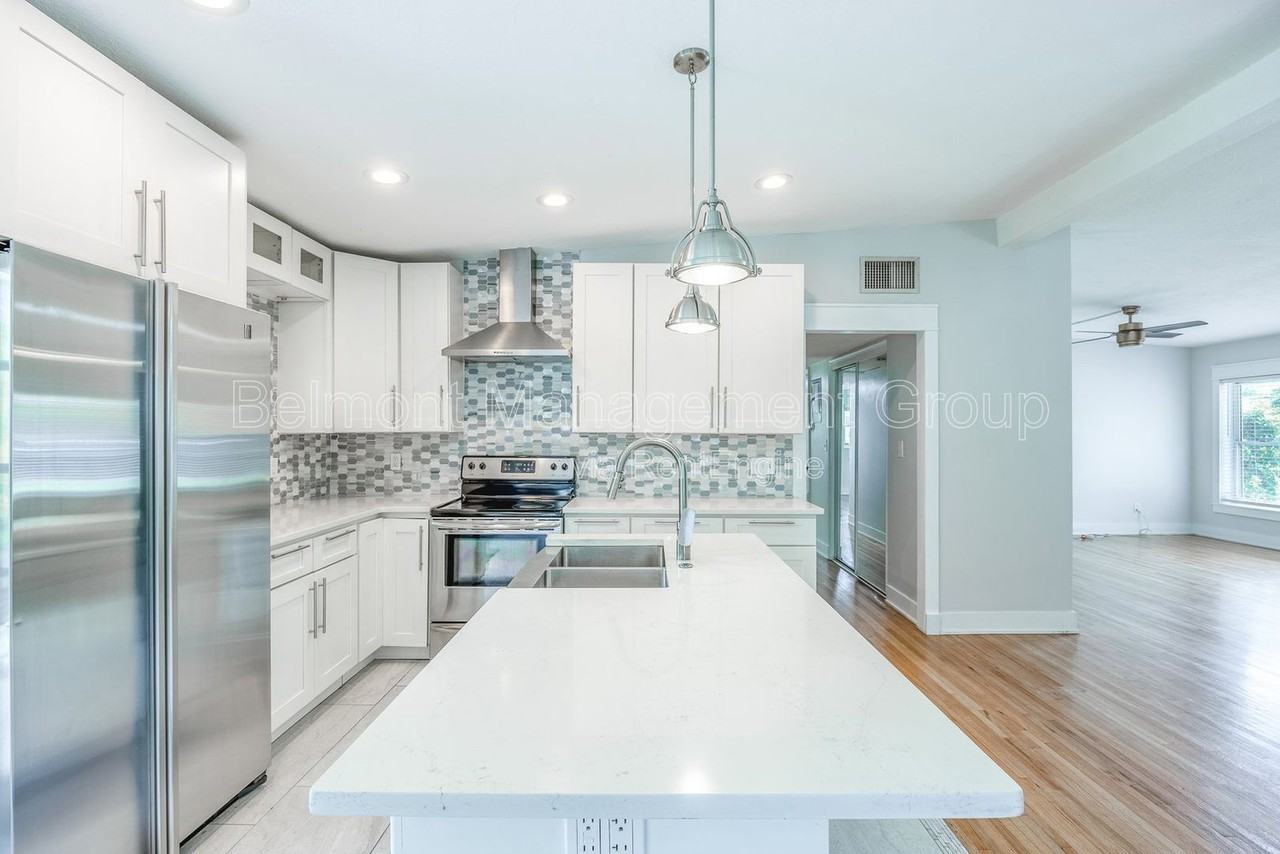 316 Lake Fair Ln - Photo 4 of 14