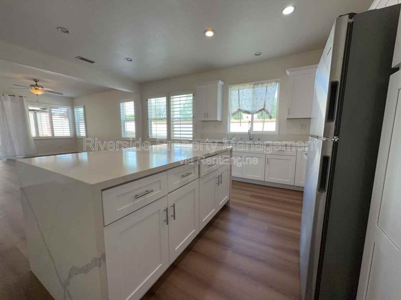 22248 Silverbell Ln - Photo 4 of 32
