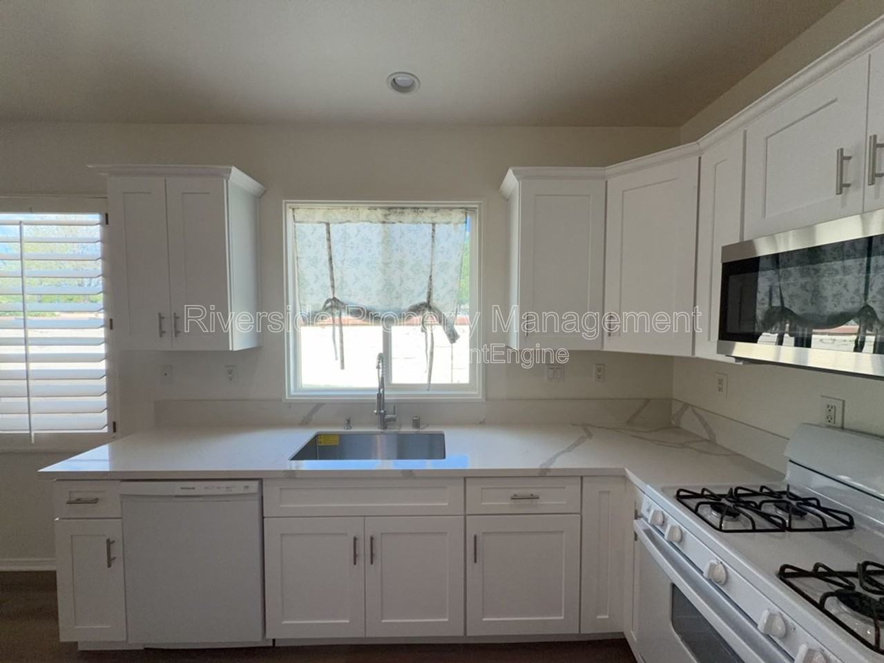 22248 Silverbell Ln - Photo 6 of 32
