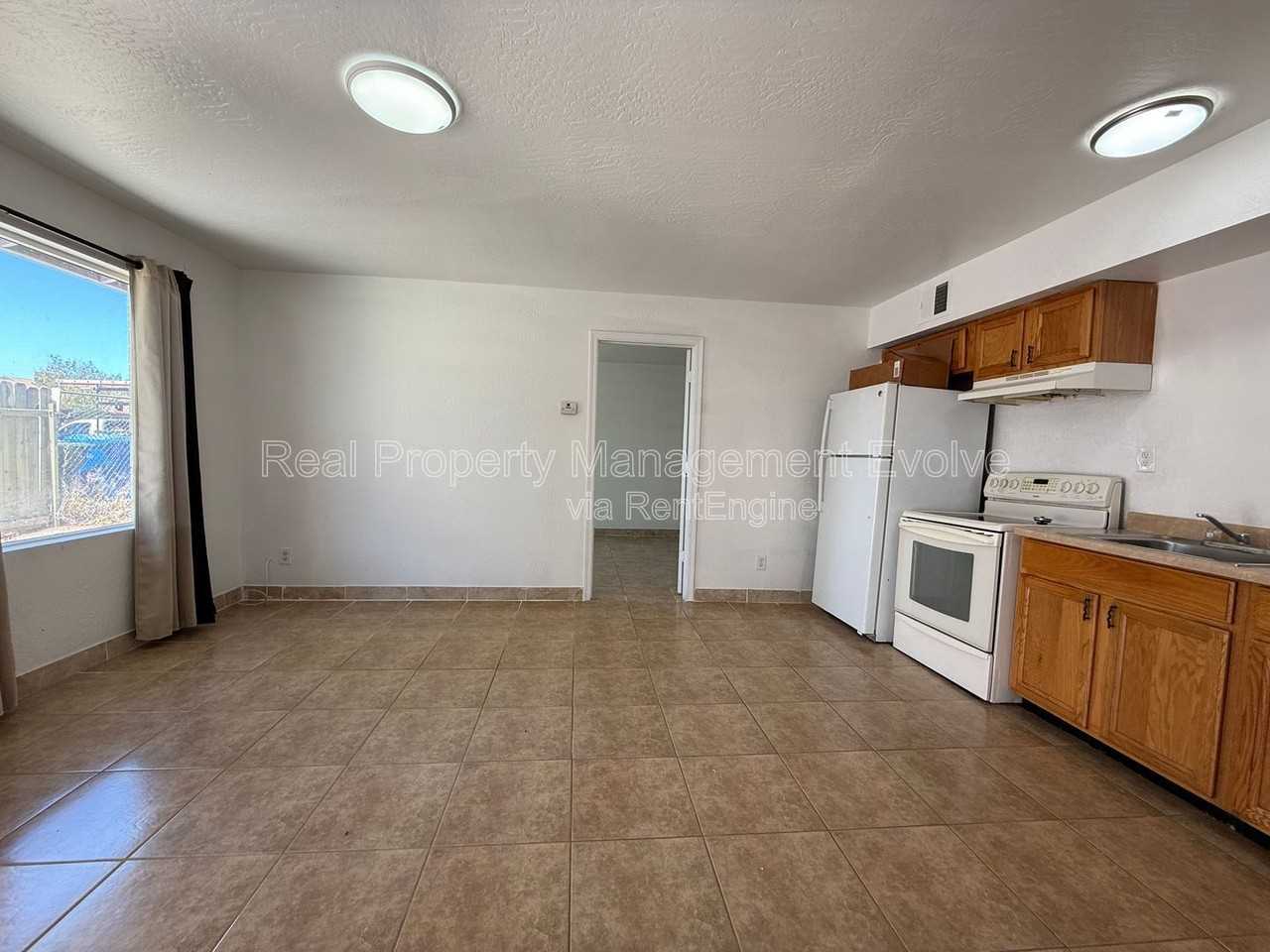 3223 W Madison St #3 - Photo 3 of 9