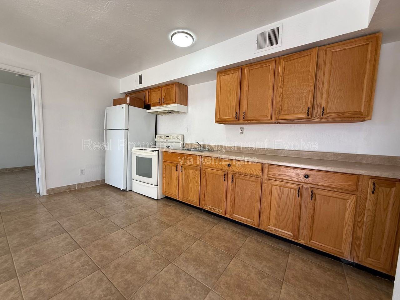 3223 W Madison St #3 - Photo 4 of 9