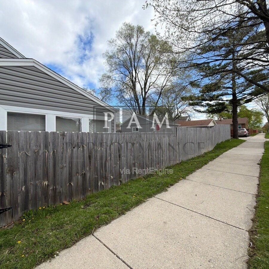 3270 S 24th St - Photo 2 of 40