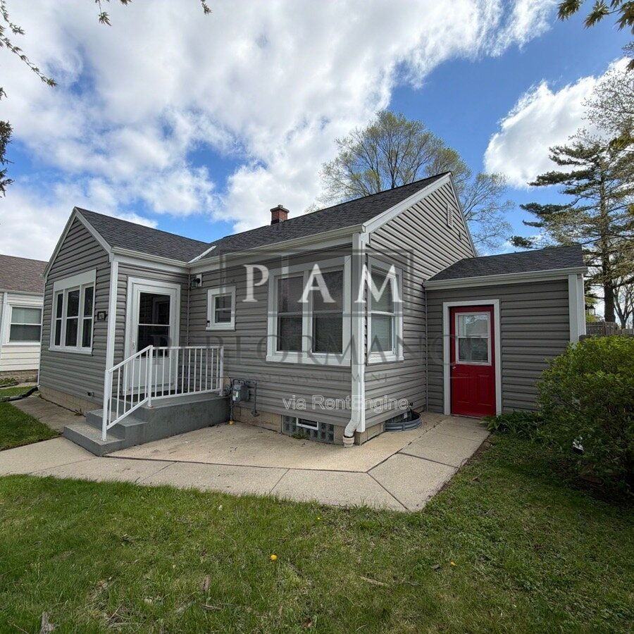 3270 S 24th St - Photo 5 of 40