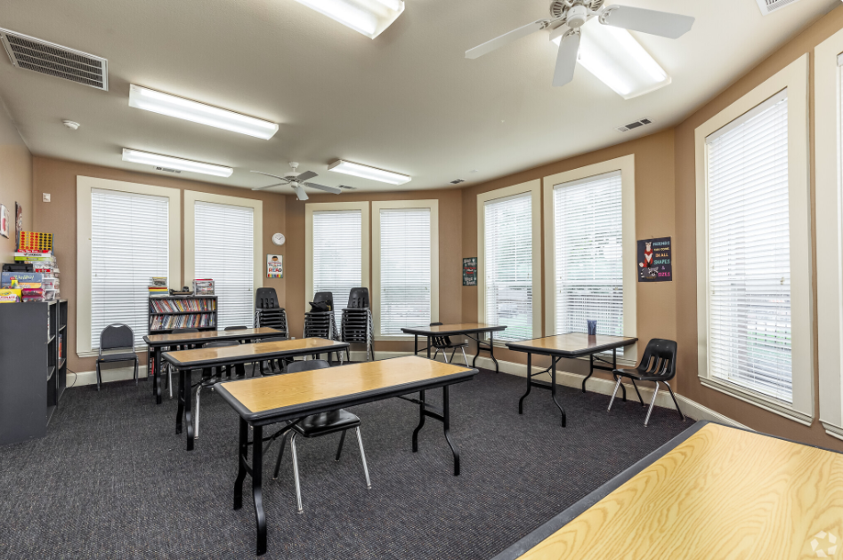Tower Ridge Apartments - Photo 6 of 17