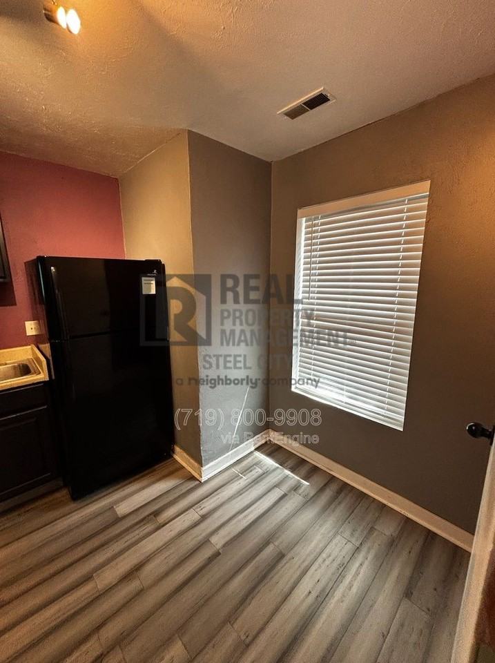 1803 Spruce St - Photo 4 of 21