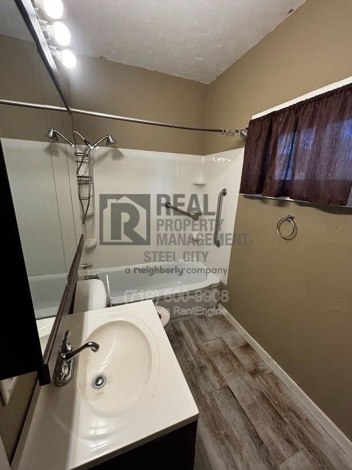 1803 Spruce St - Photo 7 of 21
