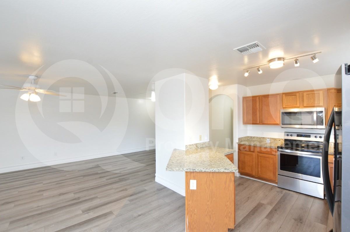 8830 W Coronado Dr - Photo 5 of 23