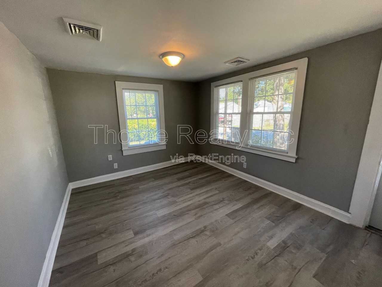 1302 Cherry St - Photo 2 of 13