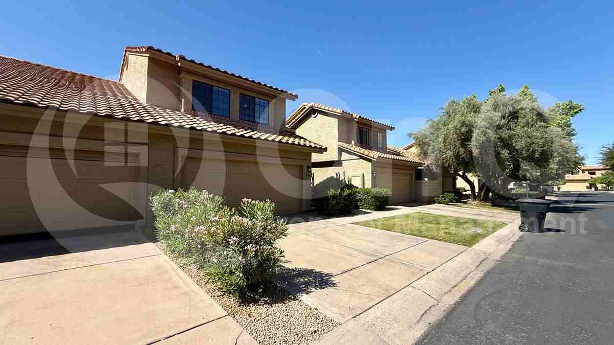 7933 E Pepper Tree Ln - Photo 3 of 21