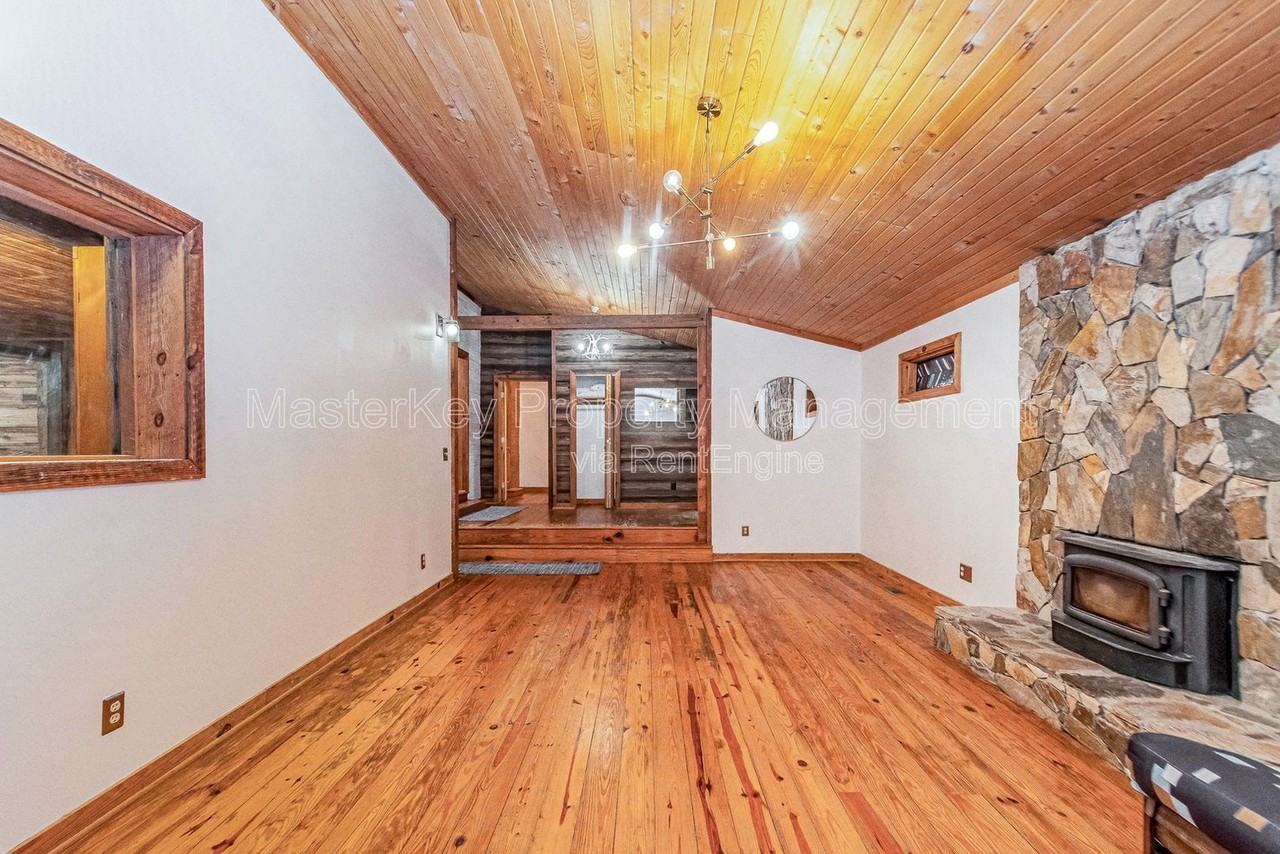 380 Hatley Rd - Photo 2 of 33