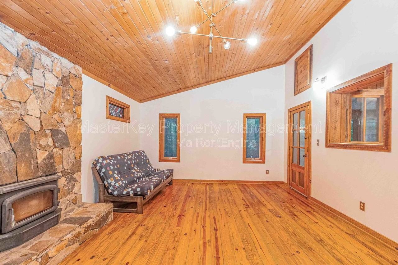 380 Hatley Rd - Photo 3 of 33