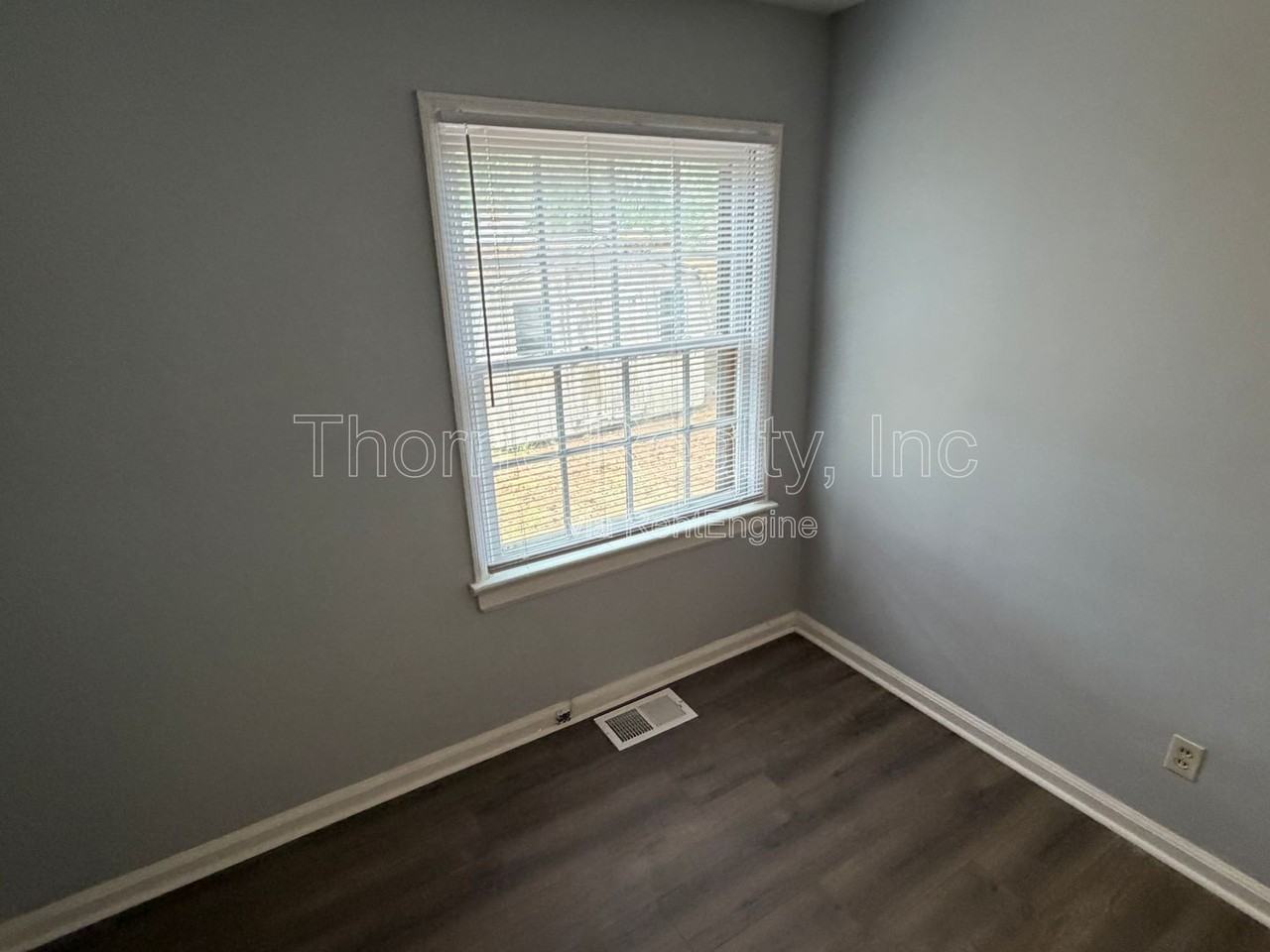 1416 Rosewood Ave - Photo 7 of 14