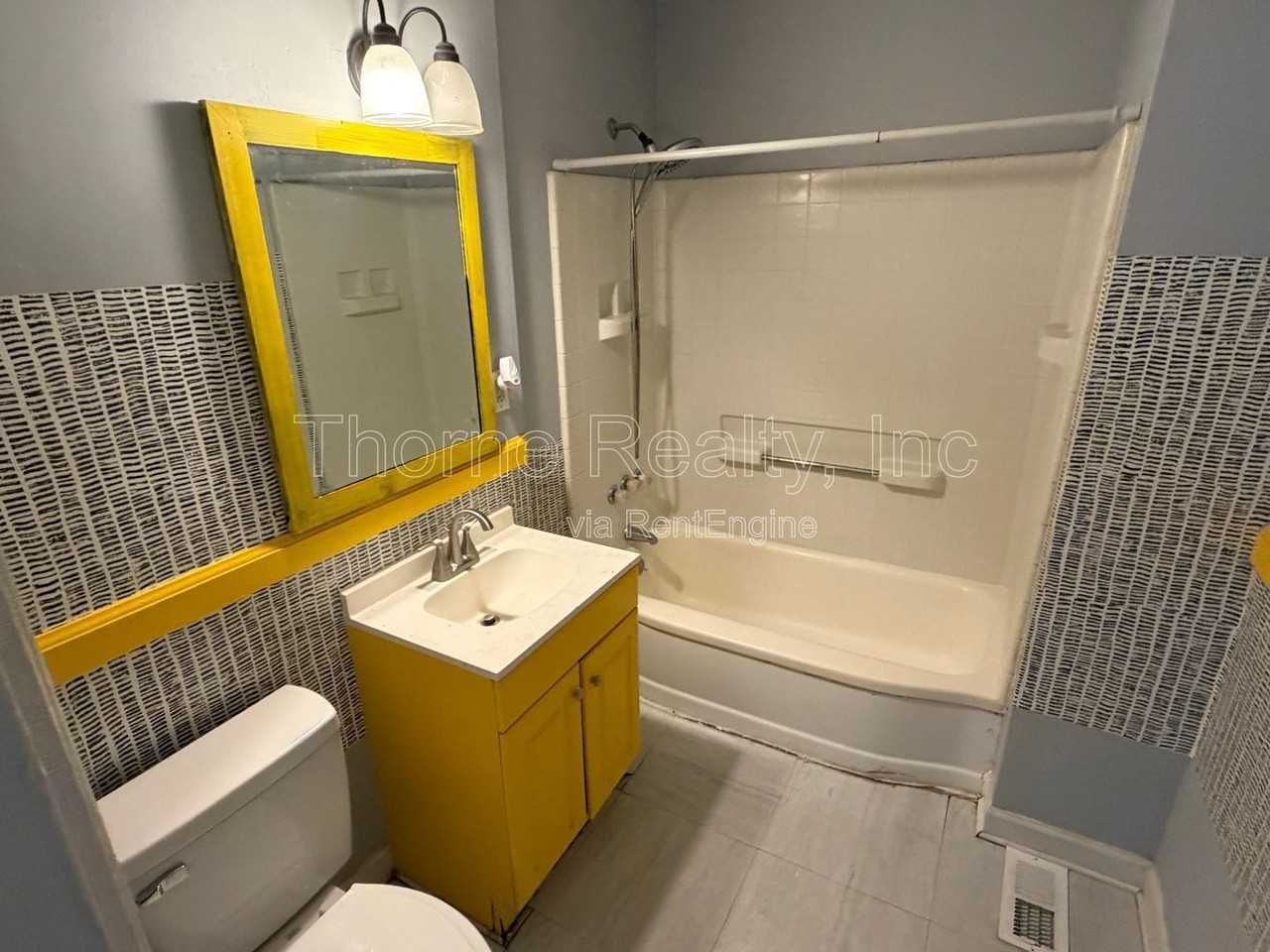 1416 Rosewood Ave - Photo 6 of 14