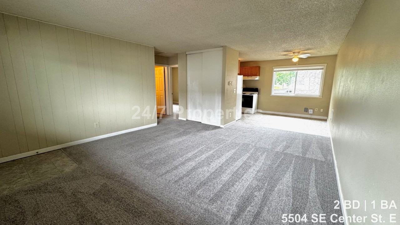 5504 Se Center St #E - Photo 3 of 12