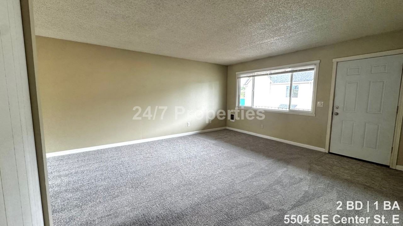 5504 Se Center St #E - Photo 4 of 12