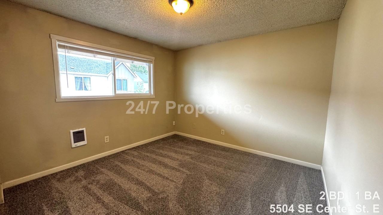 5504 Se Center St #E - Photo 7 of 12