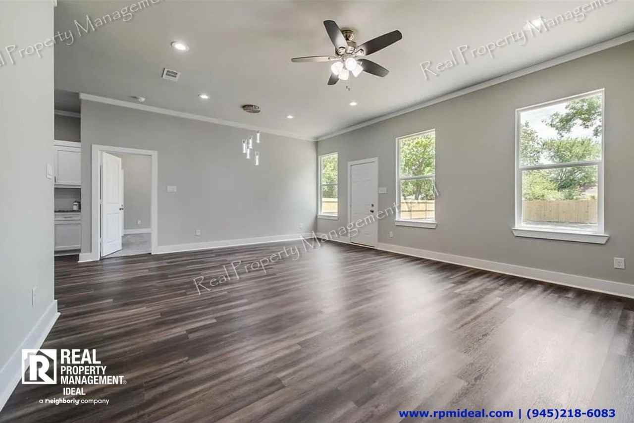 8728 Dunlap St - Photo 3 of 22