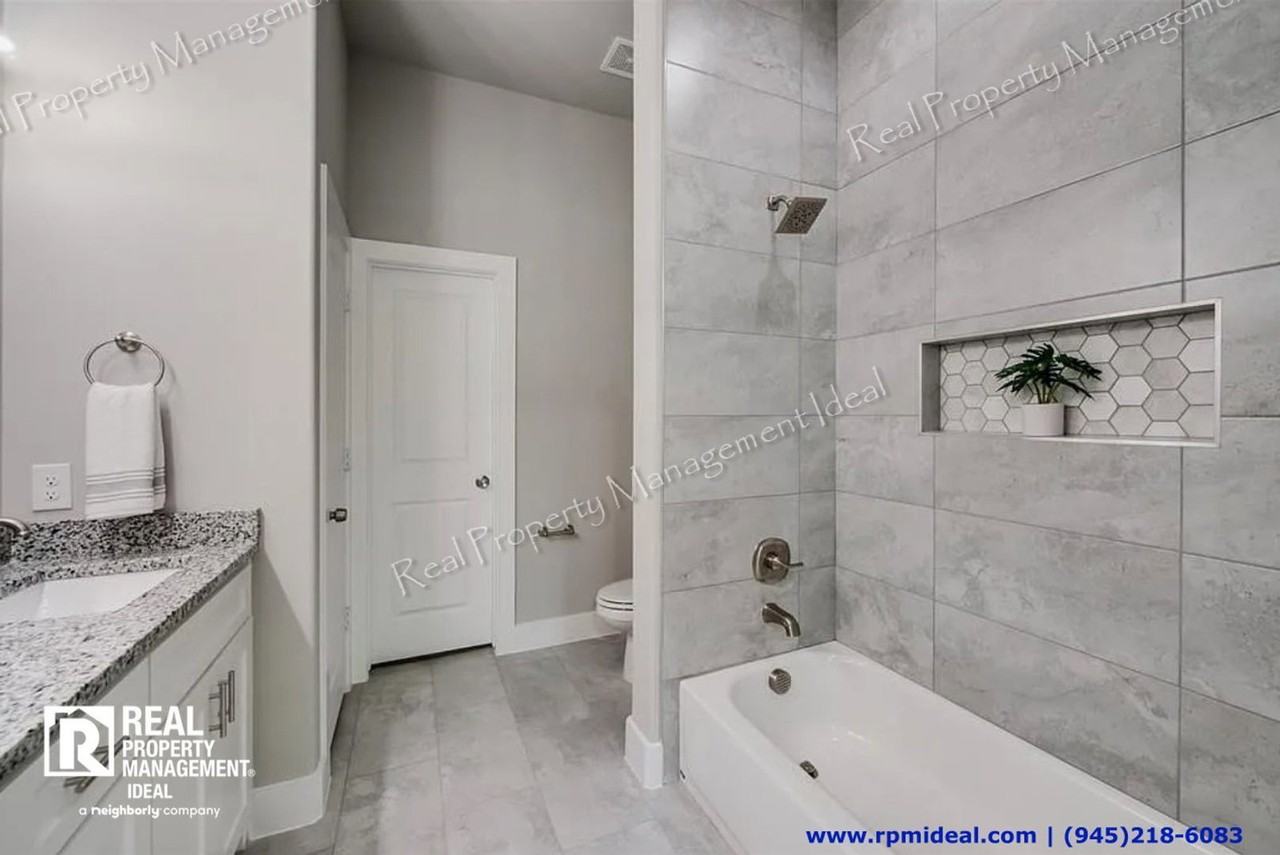 8728 Dunlap St - Photo 5 of 22