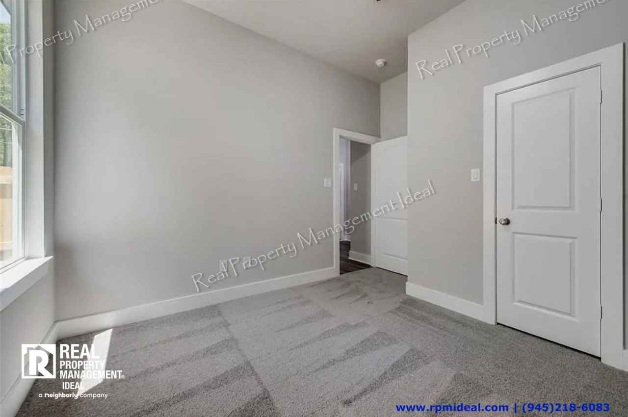 8728 Dunlap St - Photo 6 of 22