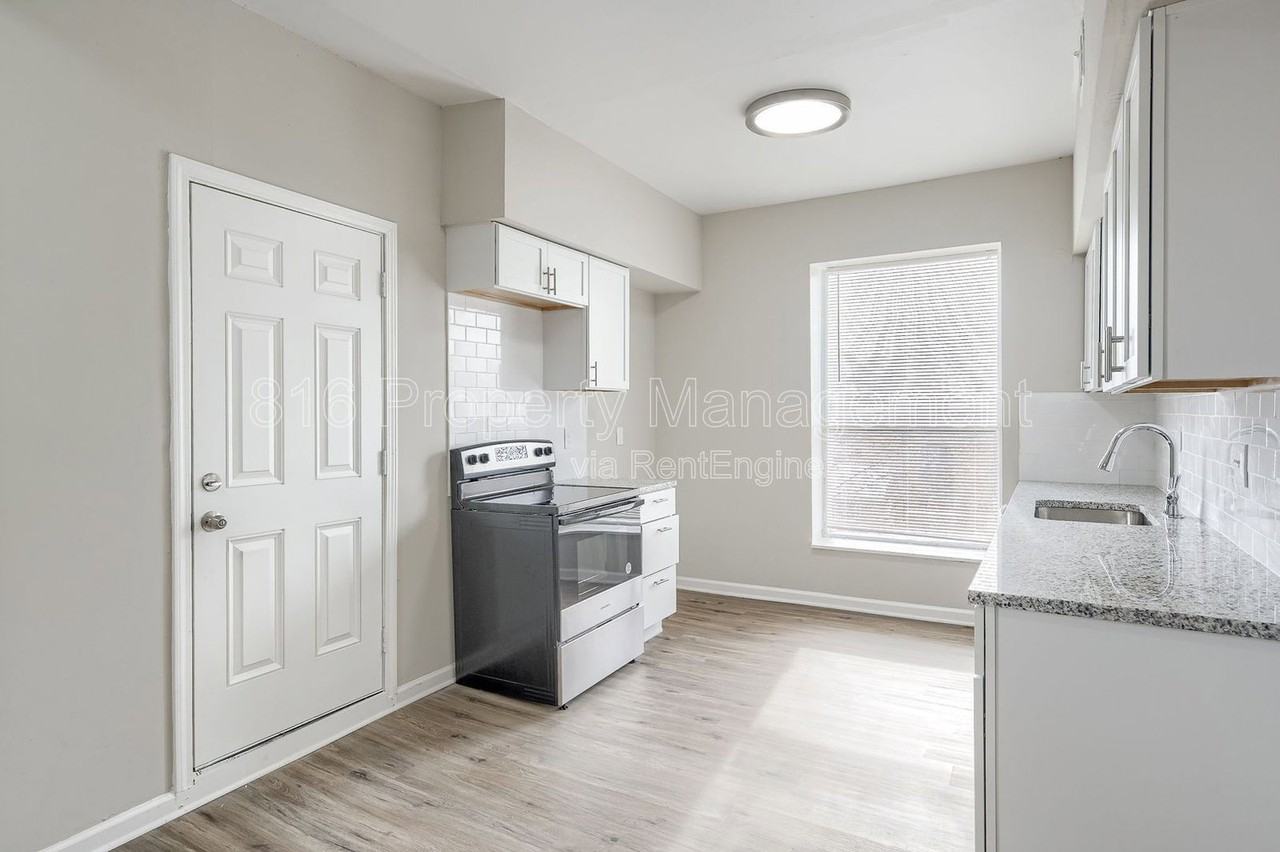 301 Benton Blvd #3 - Photo 4 of 22