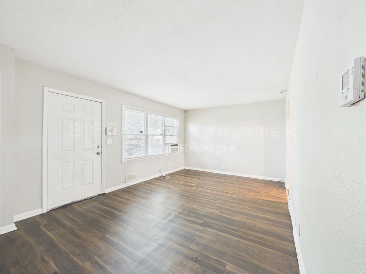 7426 Indiana Ave - Photo 4 of 26